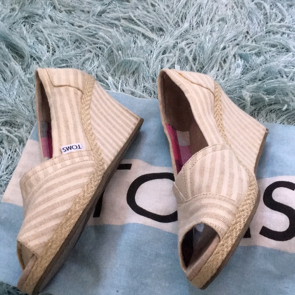 Toms - Picture 4 of 4